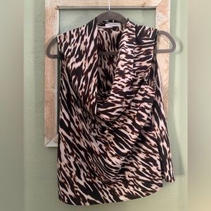 Sleeveless blouse, like new condition